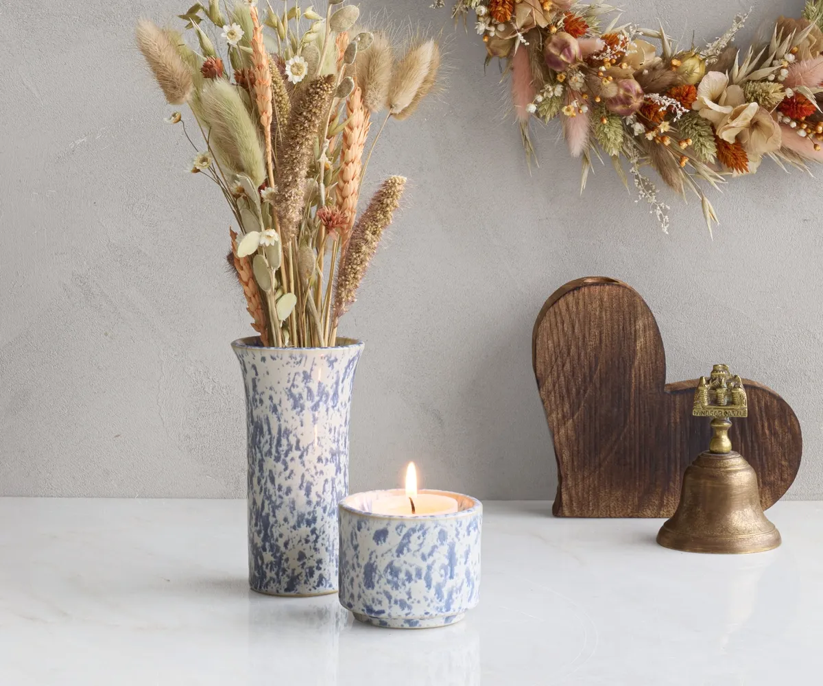 Mini-Urne Teelichthalter Helios weiß & blau gesprenkelt mit Vase