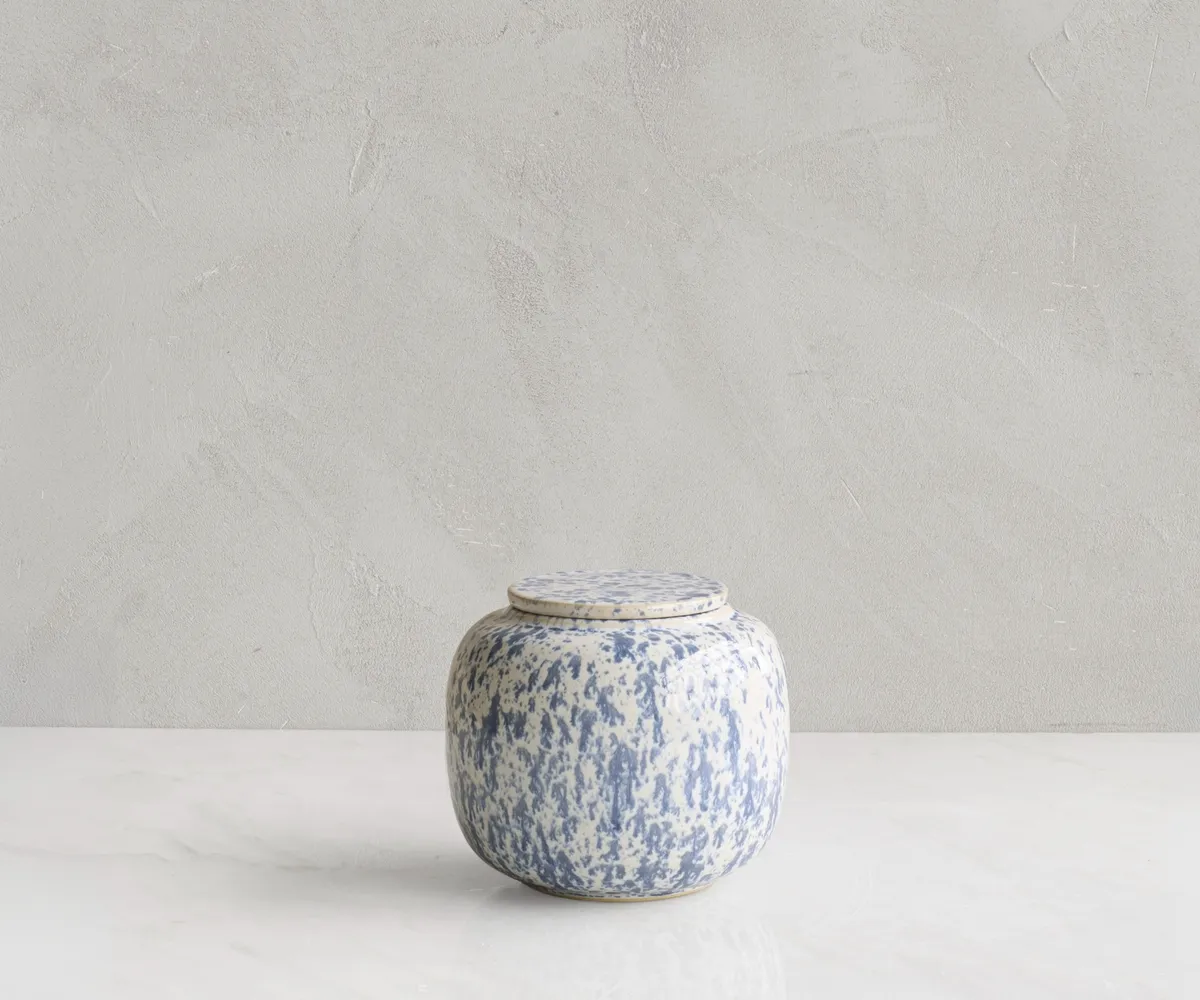 Kleine Urne Seres weiß & blau gesprenkelt Keramik