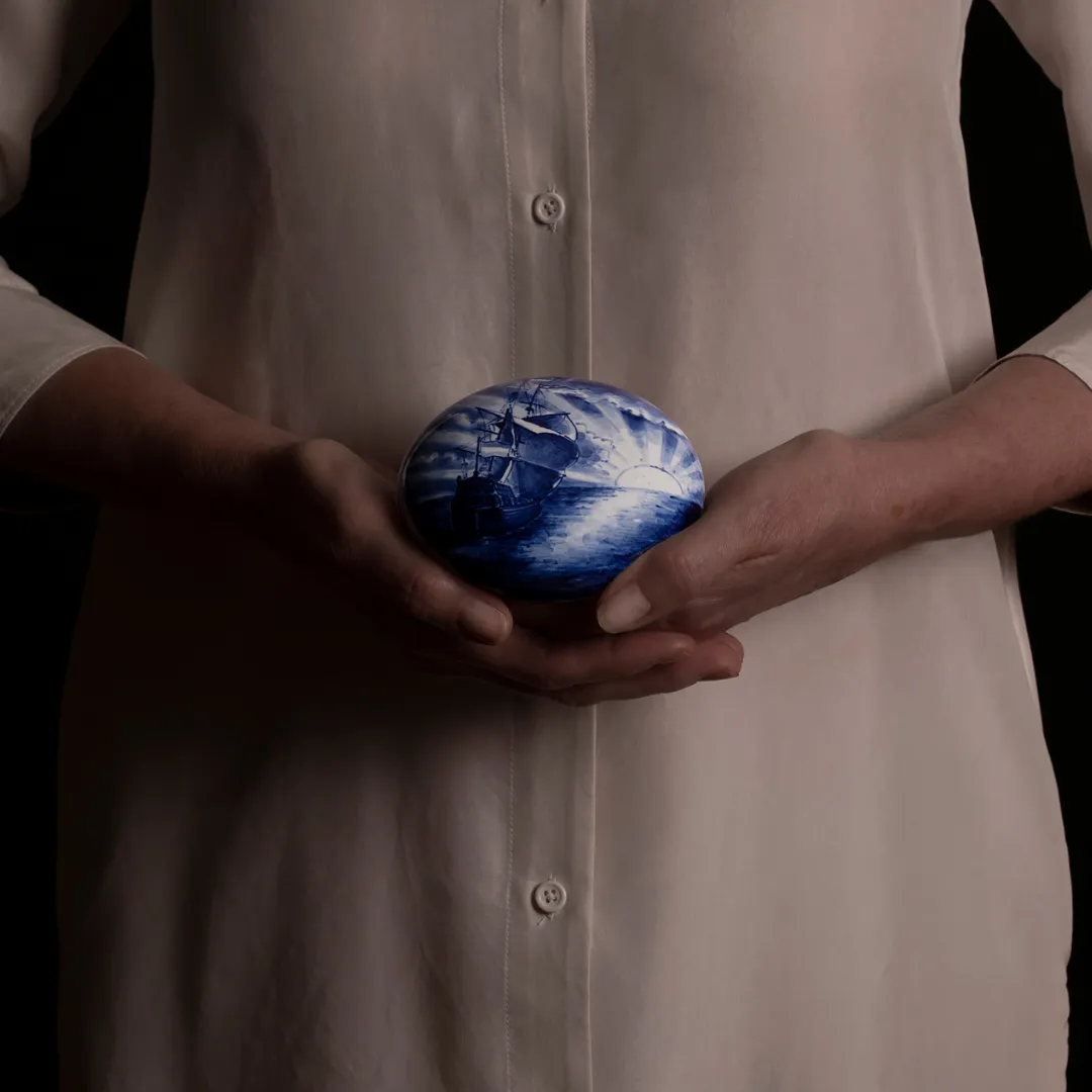 Royal Delft Memento Blue Pebble Sailing mini urn hand