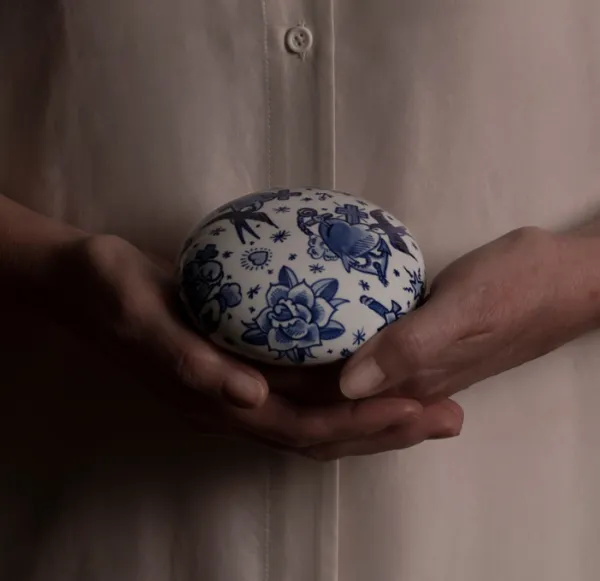 Royal Delft Memento Blue Pebble True Love mini urn hand