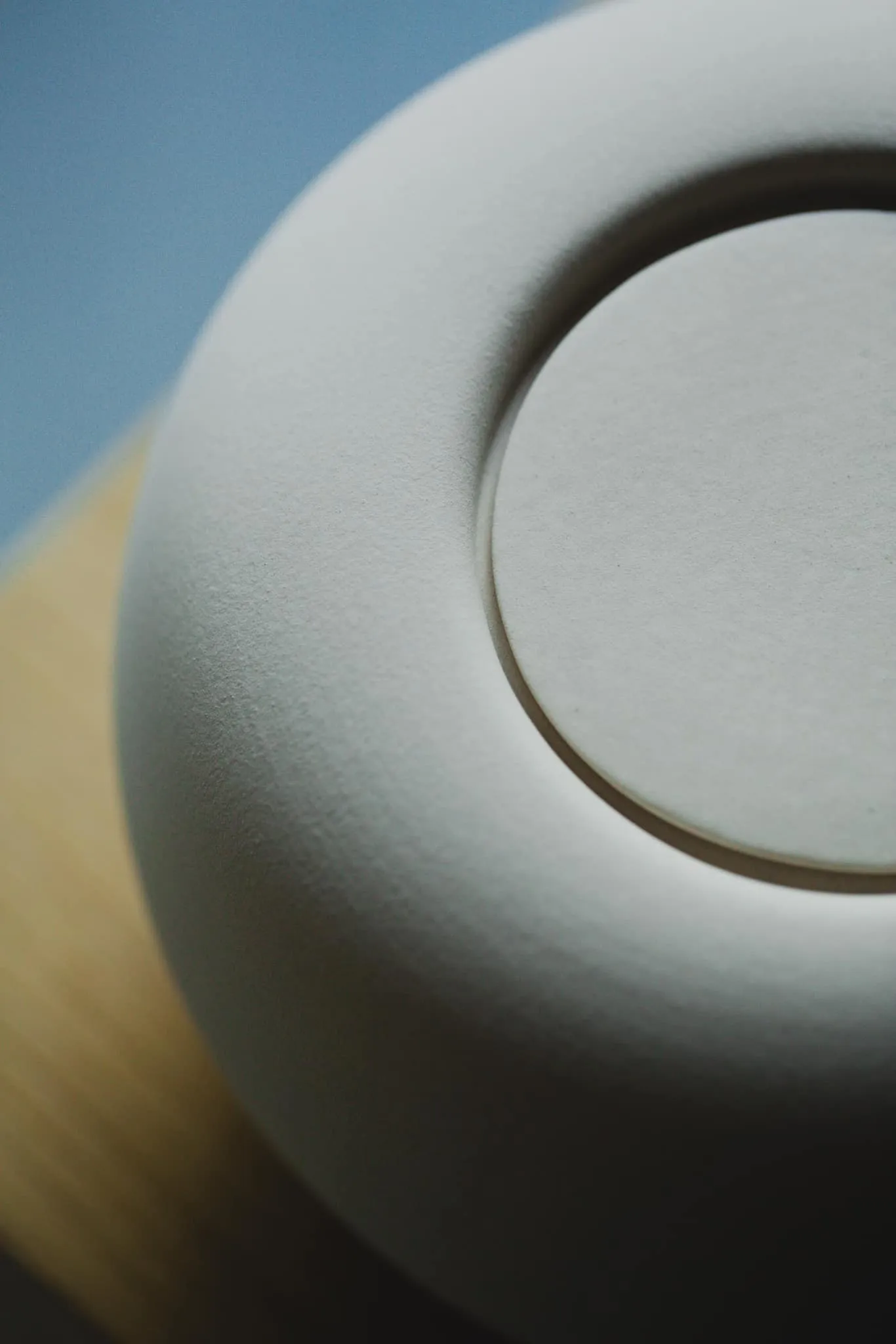 Keramische urn Luz Zijdezacht Taupe detail