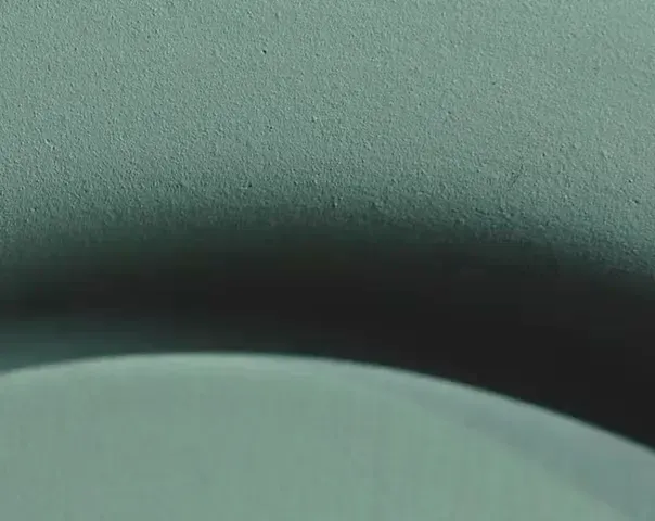 Keramische urn Luz Varengroen detail